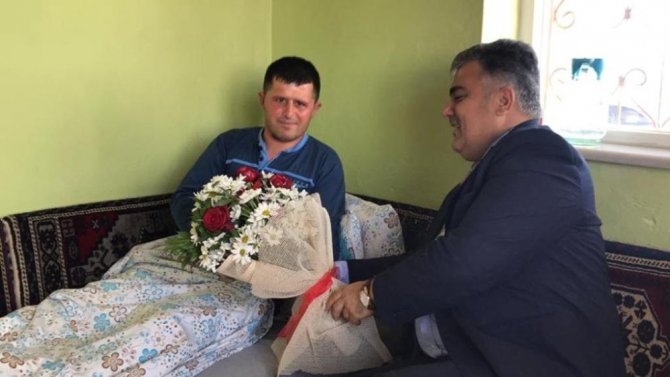 Başkan Özgüven Afrin gazisini ziyaret etti