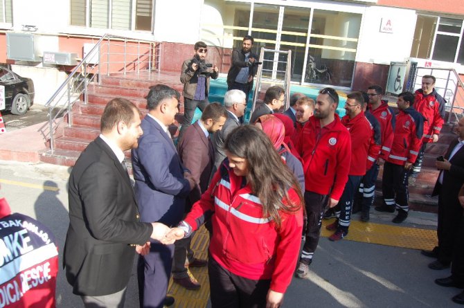 Gönüllü sağlıkçılar sınıra uğurlandı
