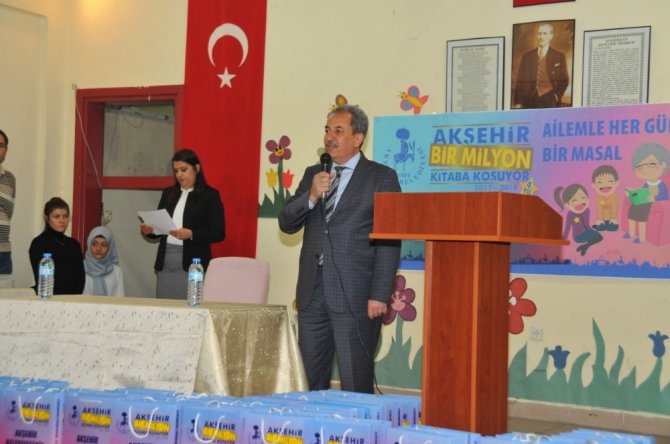Akşehir Belediyesinden öğrencilere 27 bin 500 kitap