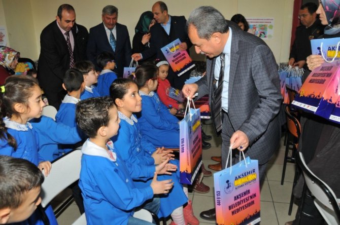 Akşehir Belediyesinden öğrencilere 27 bin 500 kitap