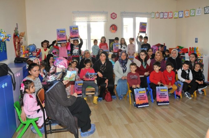 Akşehir Belediyesinden öğrencilere 27 bin 500 kitap