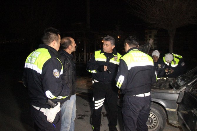 Kovalamacayla yakalanan sürücü “Aracın vizesi yok” dedi, plakası sahte çıktı