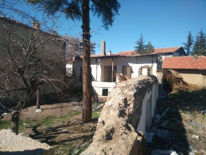Ereğli’de metruk binalar yıkılıyor