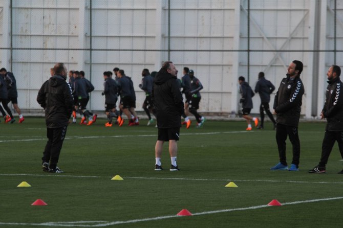 Sergen Yalçın Konyaspor’da ilk antrenmanına çıktı