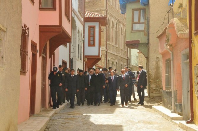 Vali Canbolat, Akşehir’de incelemelerde bulundu
