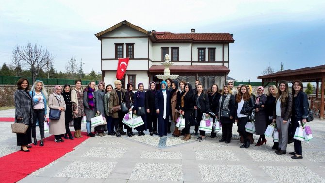 Başkan Toru, kadın gazetecilerle buluştu