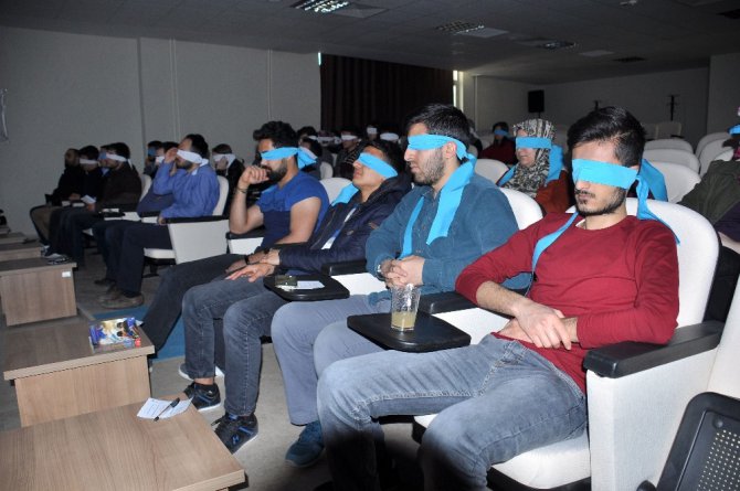 NEÜ’lü öğrenciler sesli betimlemeli film izleyip görme engellileri anlamaya çalıştı