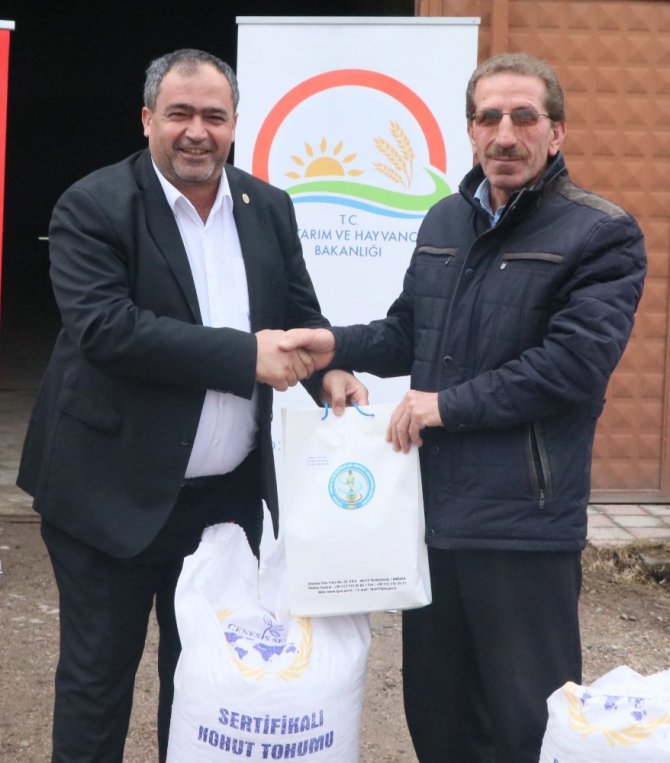 Aksaray’da 183 çiftçiye ücretsiz nohut tohumu dağıtıldı