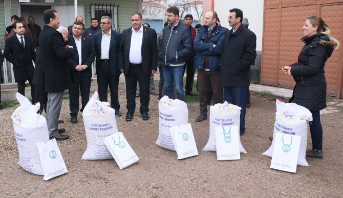 Aksaray’da 183 çiftçiye ücretsiz nohut tohumu dağıtıldı