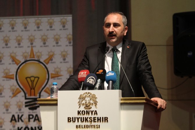 Adalet Bakanı Gül, siyaset akademisine katıldı
