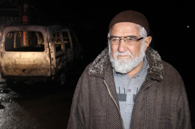 Park halindeki hafif ticari araç kundaklandı