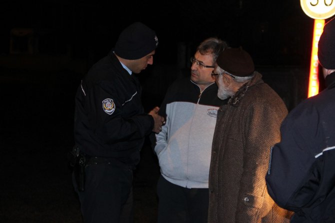 Park halindeki hafif ticari araç kundaklandı