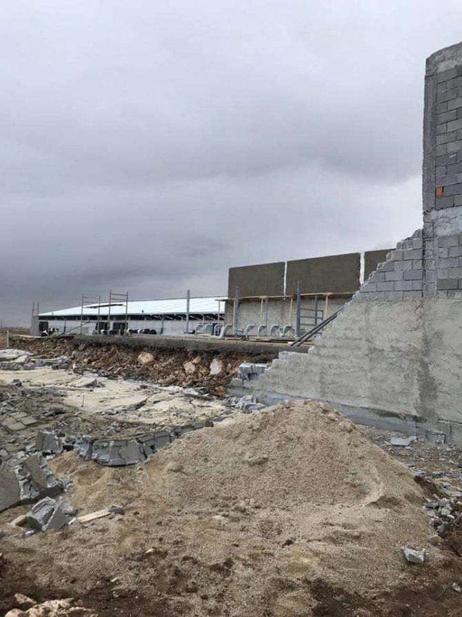 (Tekrar) Besihane inşaatında duvar çöktü: 3 ölü, 1 yaralı