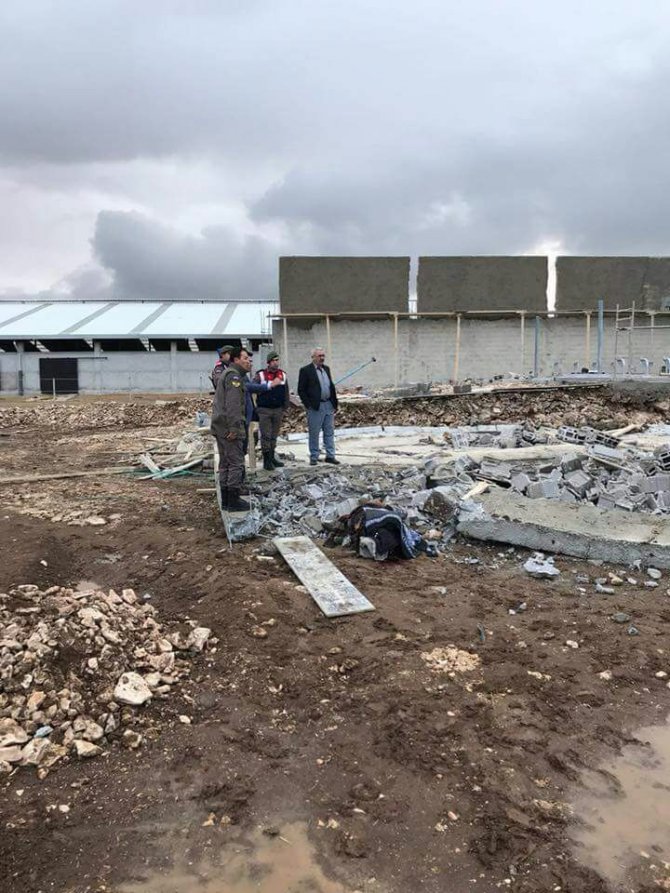 (Tekrar) Besihane inşaatında duvar çöktü: 3 ölü, 1 yaralı