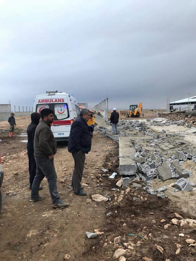(Tekrar) Besihane inşaatında duvar çöktü: 3 ölü, 1 yaralı