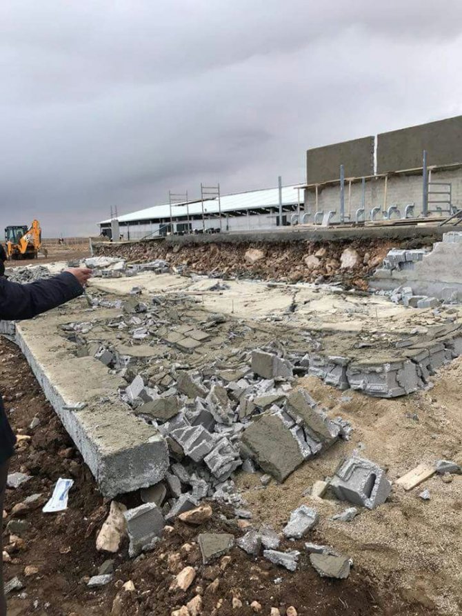 (Tekrar) Besihane inşaatında duvar çöktü: 3 ölü, 1 yaralı