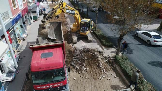 Beyşehir Belediyesi’nden sıcak asfalt atağı