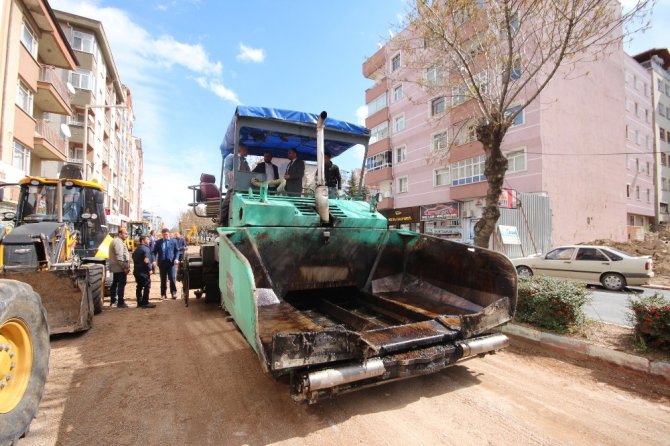 Beyşehir Belediyesi’nden sıcak asfalt atağı