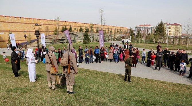 Gençlik Meclisi üyeleri Ecdat Bahçesinde ecdadı yad etti
