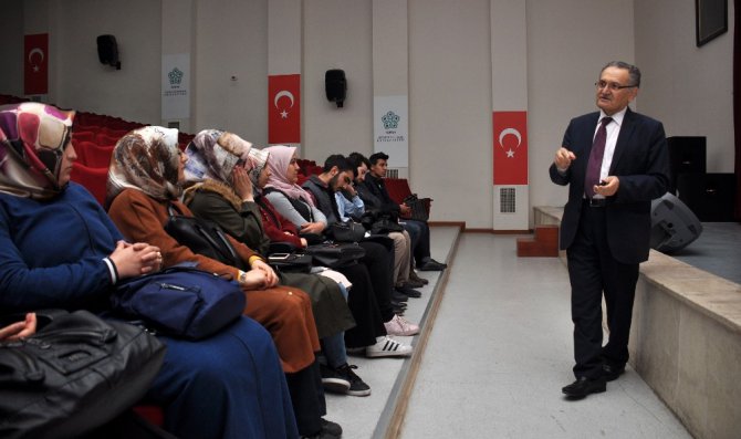 Eğitimci - Yazar Kadir Keskin NEÜ’de öğrencilerle buluştu