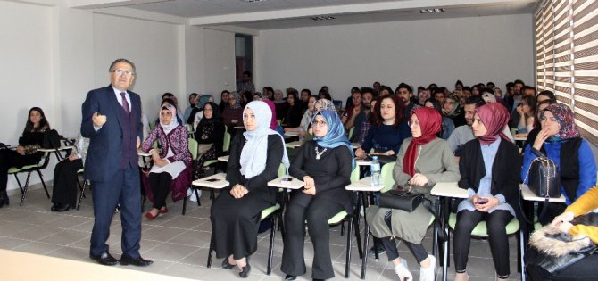 Eğitimci - Yazar Kadir Keskin NEÜ’de öğrencilerle buluştu