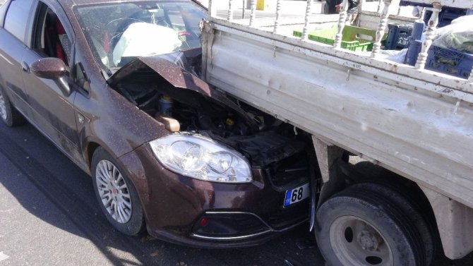 Aksaray’da 4 araçlık zincirleme kaza