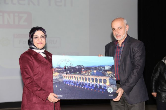 Beyşehir’de ‘Kadının Siyasetteki Yeri’ konuşuldu