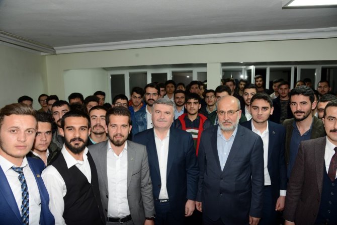 Başkan Akyürek, ’Yesevi Sohbetlerinde’ gençlerle bir araya geldi