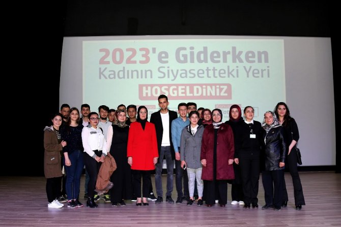 Beyşehir’de ‘Kadının Siyasetteki Yeri’ konuşuldu