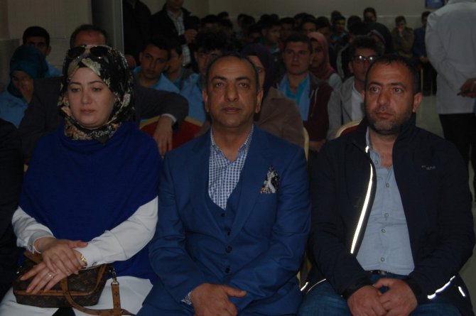 İşadamı Ali Şeker öğrencilere tecrübelerini anlattı