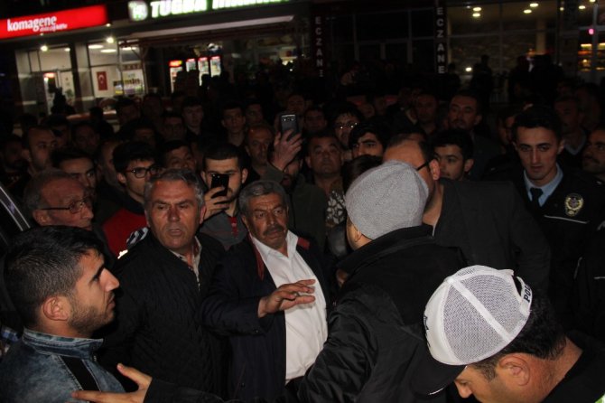 Çocuğun kazada öldüğü yerde tekrar kaza olunca caddeyi kapattılar