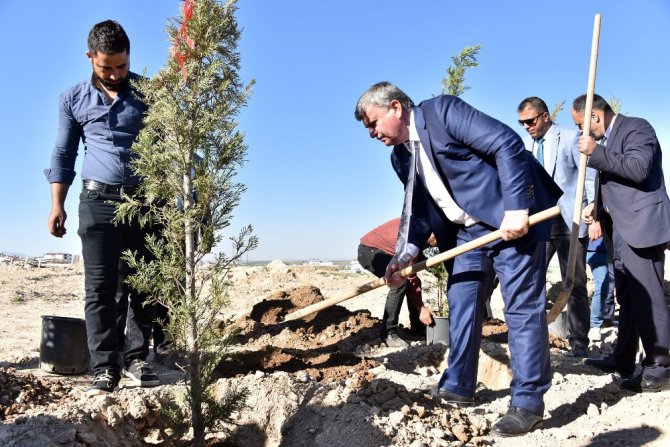 Büyük Türkiye İdealine hizmet şeref ve onur mücadelemizdir