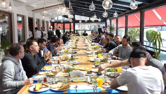 Atiker Konyaspor teknik heyeti ve oyuncuları kahvaltıda bir araya geldi