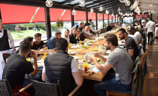 Atiker Konyaspor teknik heyeti ve oyuncuları kahvaltıda bir araya geldi