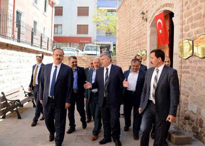 Vali Canbolat ve Başkan Akyürek Ali Gav Medresesi’ni inceledi