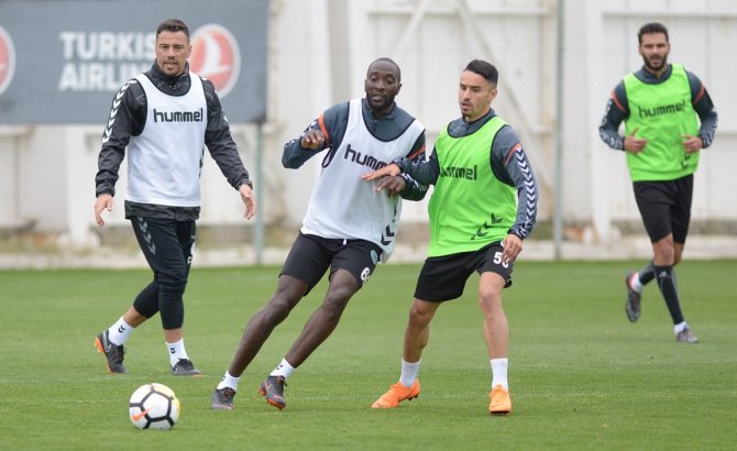 Atiker Konyaspor, Antalyaspor maçı hazırlıklarına başladı