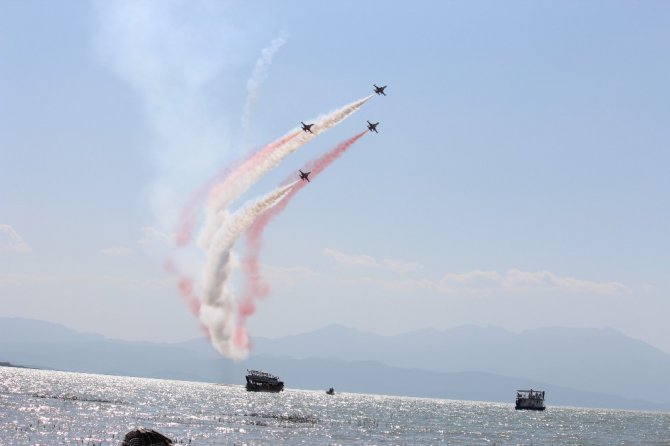 Türk Yıldızları Beyşehir Gölü semalarında gösteri uçuşu yapacak
