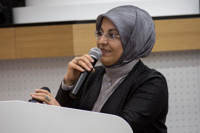 Başkan Toru, kız öğrencilerle bir araya geldi