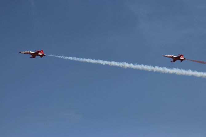 Türk Yıldızları ve Solo Türk’ten muhteşem gösteri