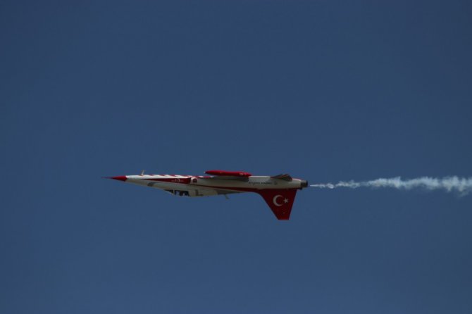 Türk Yıldızları ve Solo Türk’ten muhteşem gösteri