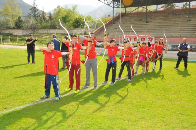 Akşehir Spor Olimpik Okçuluk Takımı hazırlıklarını sürdürüyor