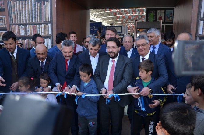 Aksaray Belediyesi kitap ve çocuk festivali fuarını açtı