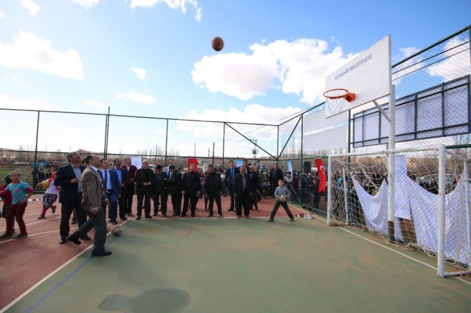 Beyşehir’e 8 çok amaçlı spor sahası daha