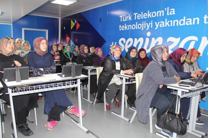 Türk Telekom Teknoloji Seferberliği projesi Konyalı kadınlarla buluştu