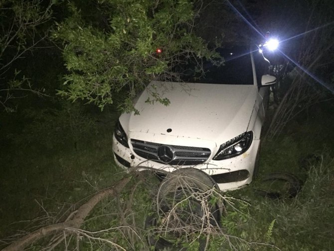 Beyşehir’de karayoluna dökülen hayvan dışkısı, kazalara yol açtı