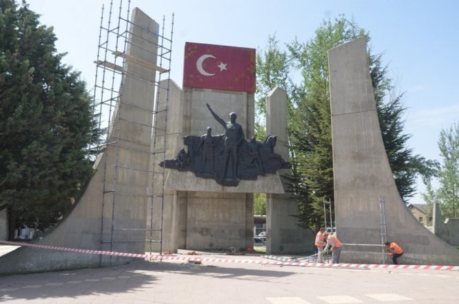 Ereğli’de Atatürk Anıtı yenileniyor