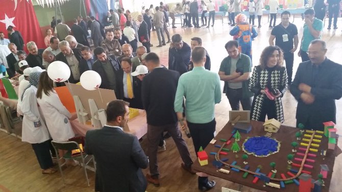 Kulu’da öğrenciler TÜBİTAK fuarında projelerini sergiledi