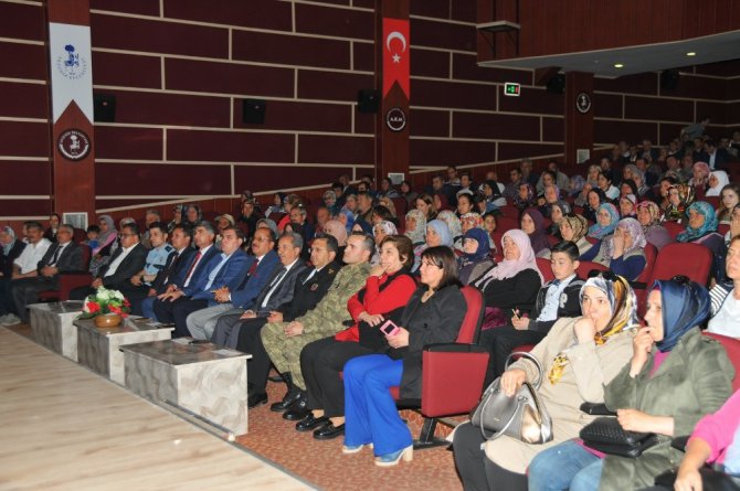 Okuryazarlık Seferberliği Projesinde kursa katılanlara sertifika