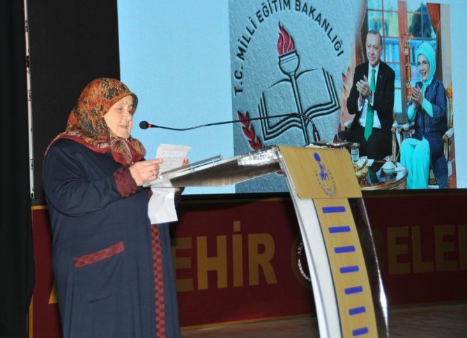 Okuryazarlık Seferberliği Projesinde kursa katılanlara sertifika
