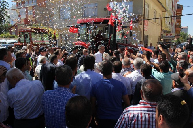 Konya Şeker ‘Çiftçiler Günü’ kutlamasını, motorin avansı ile taçlandırdı